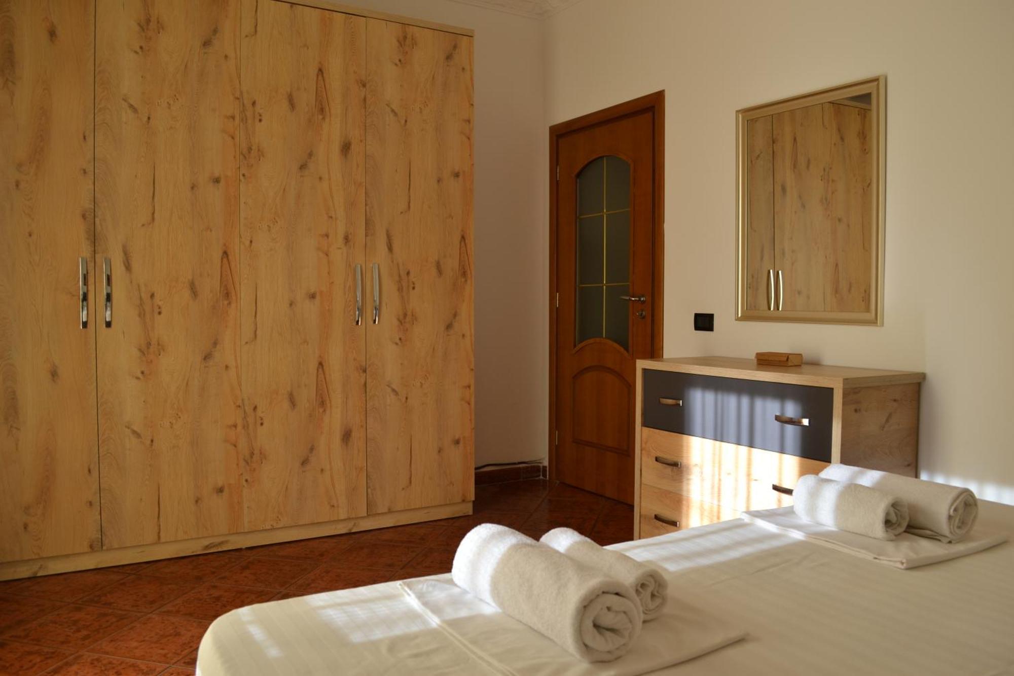 Central 5 Bedrooms Apartment Partial Seaview Vlorë Exterior foto