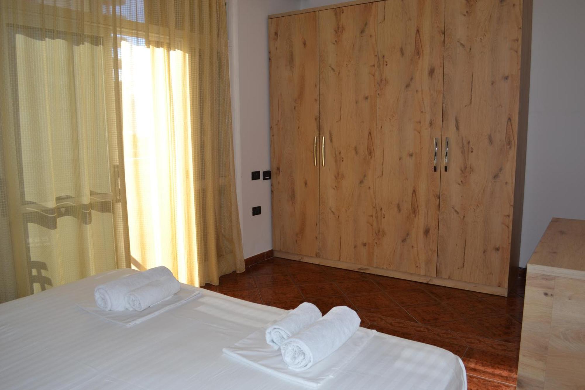 Central 5 Bedrooms Apartment Partial Seaview Vlorë Exterior foto